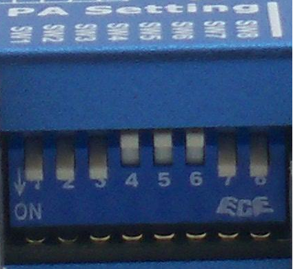 Zdjęcie 8-bitowego przełącznika DIP sterownika SSK-B09