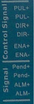 Zdjęcie pinów złącza sygnałów sterujących P1 i alarmowych P1' serwosterownika ES-D808 HBS86
