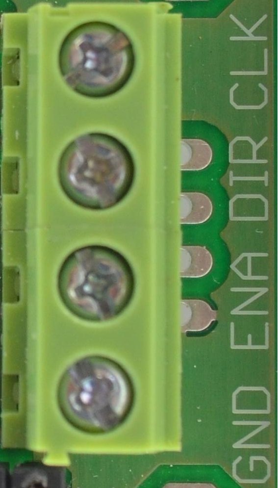 Zdjęcie pinów złącza sygnałów sterujących P1 sterownika SSK-B11